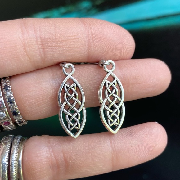 🔴 SALE ! red dot items are 2 for $25 . Bundle more than 3 and its $10 each 🙂 - Picture 6 of 9